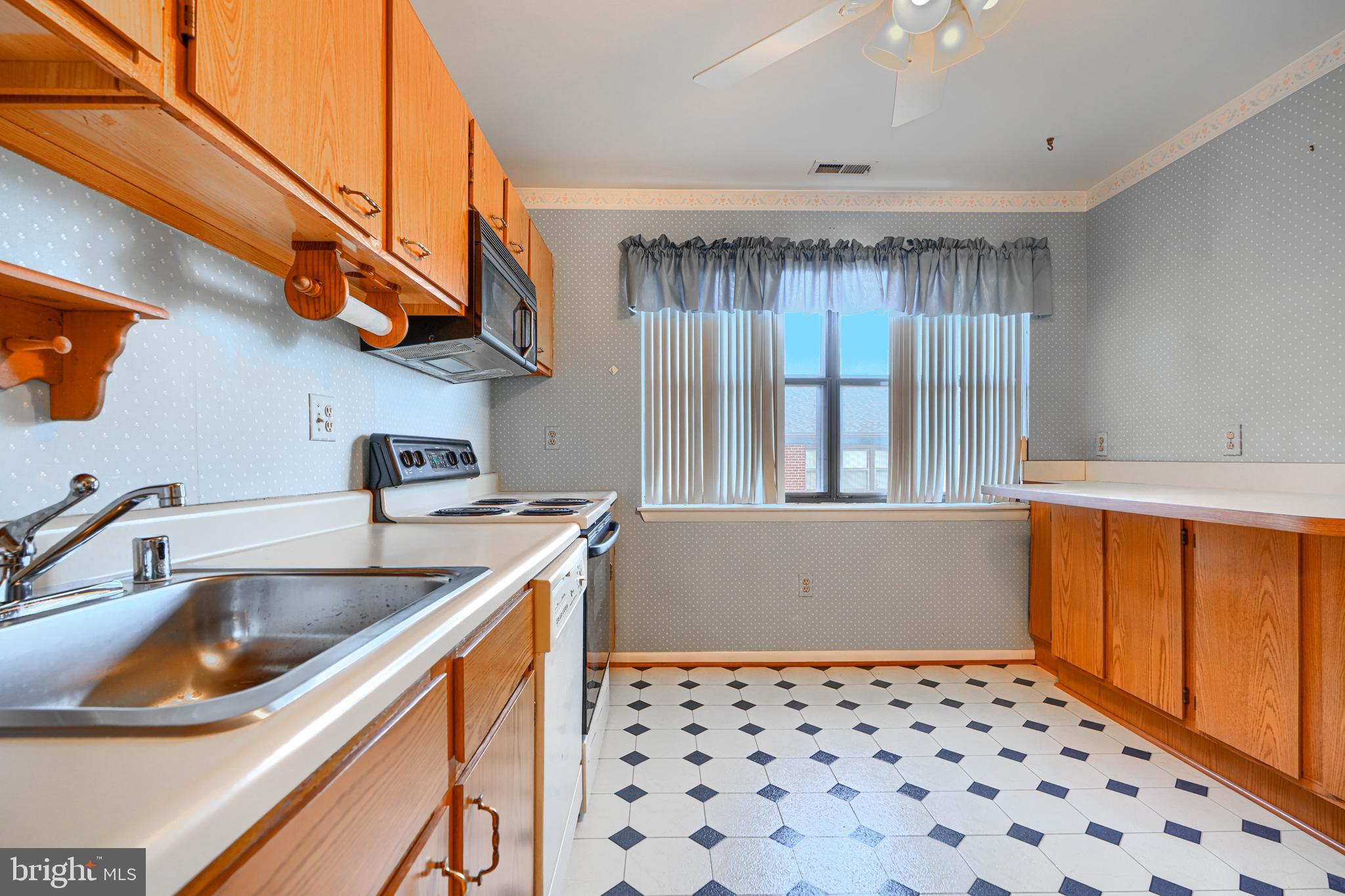 PERRY HALL - Residential