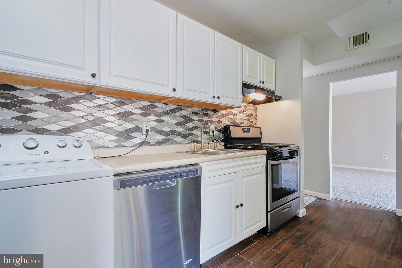 CHELSEA WOODS CONDO - Residential