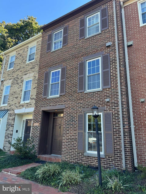 Photo of 6703 - E Washington Boulevard #E, ARLINGTON, VA 22213 (MLS # VAAR2080694)