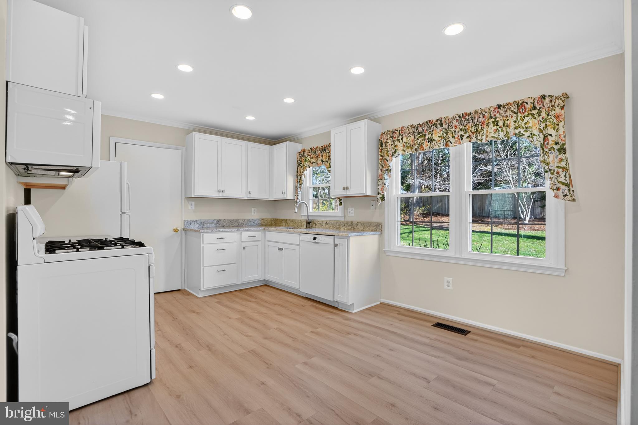 LAKE BRADDOCK - Residential