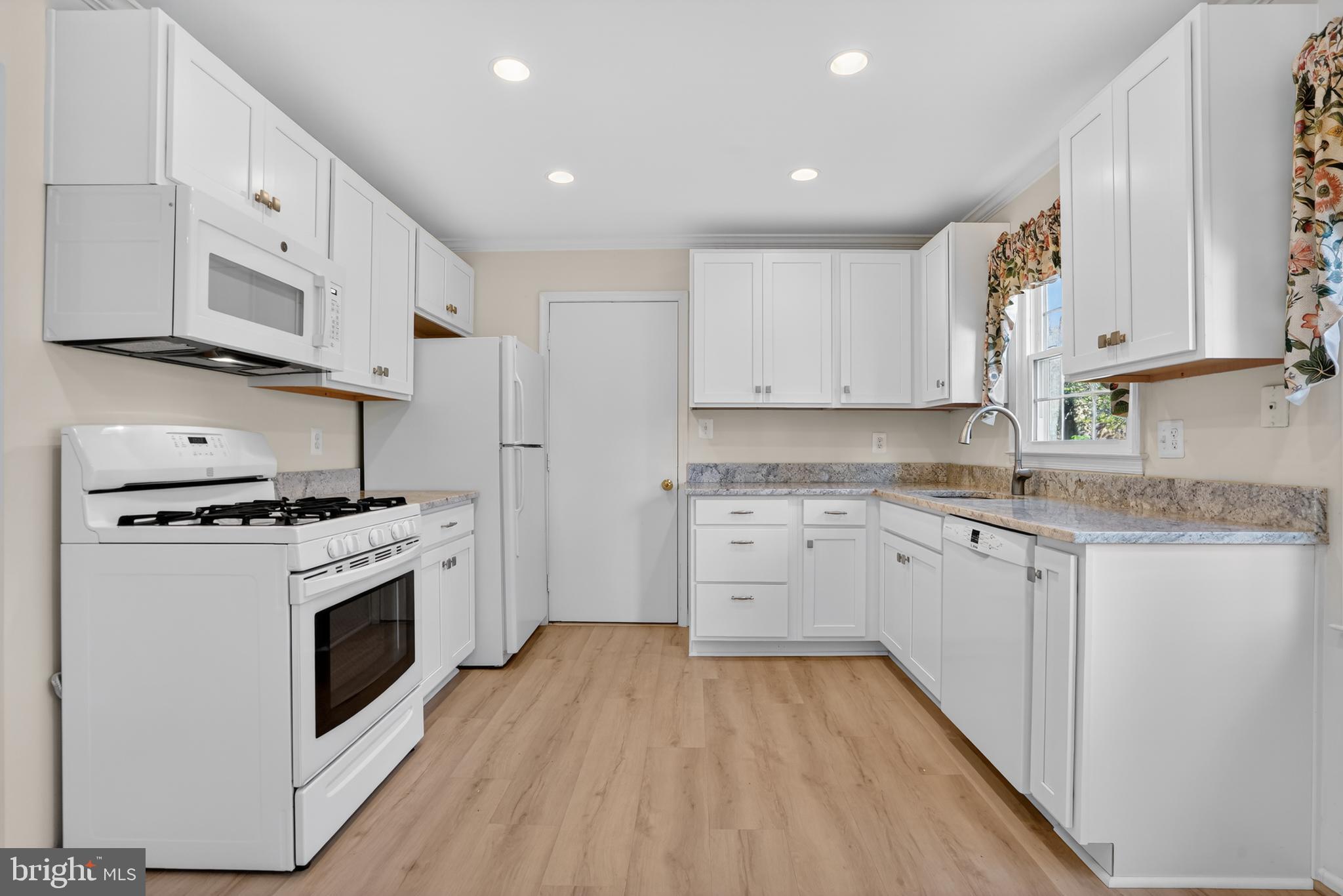 LAKE BRADDOCK - Residential