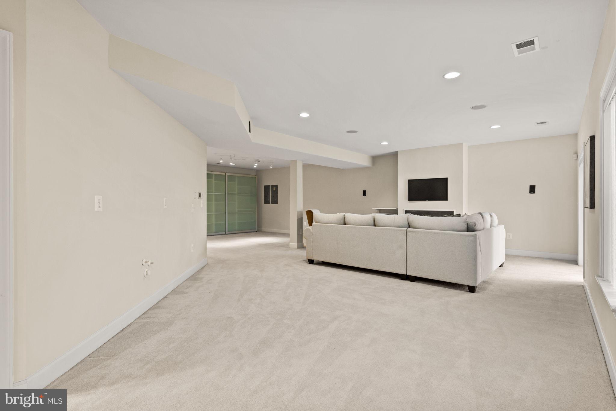 BELL MANOR ESTATES - Residential