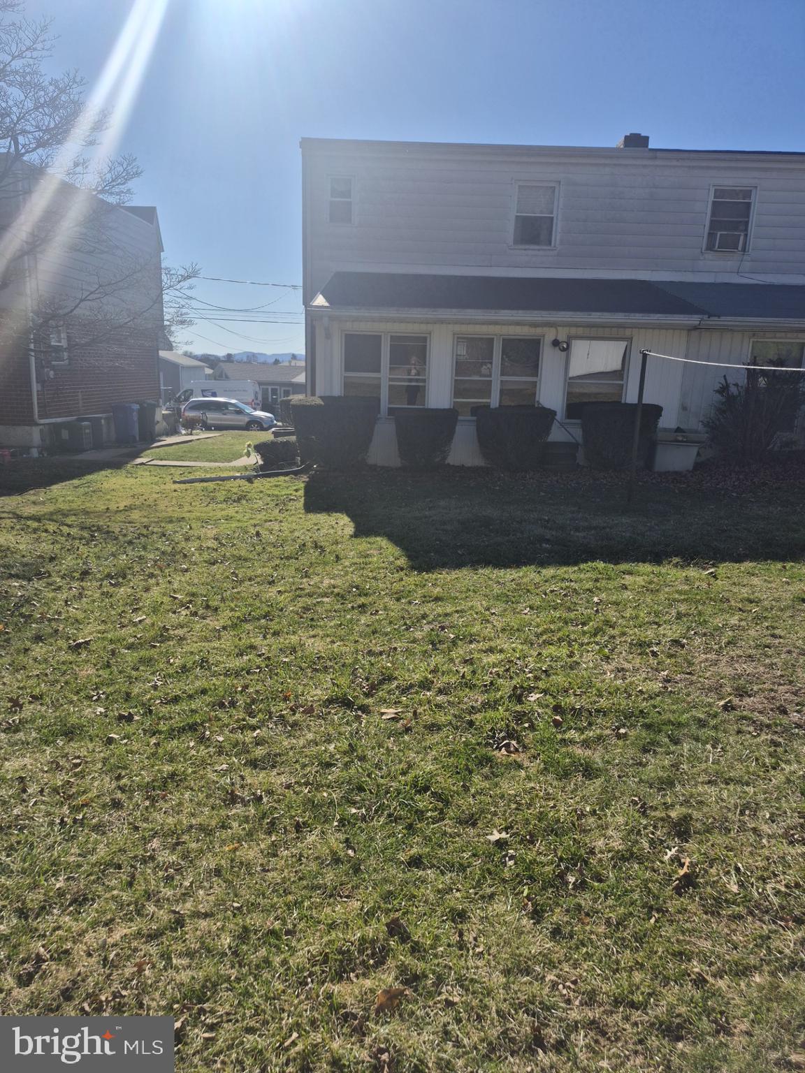 MONTROSE MANOR - Residential