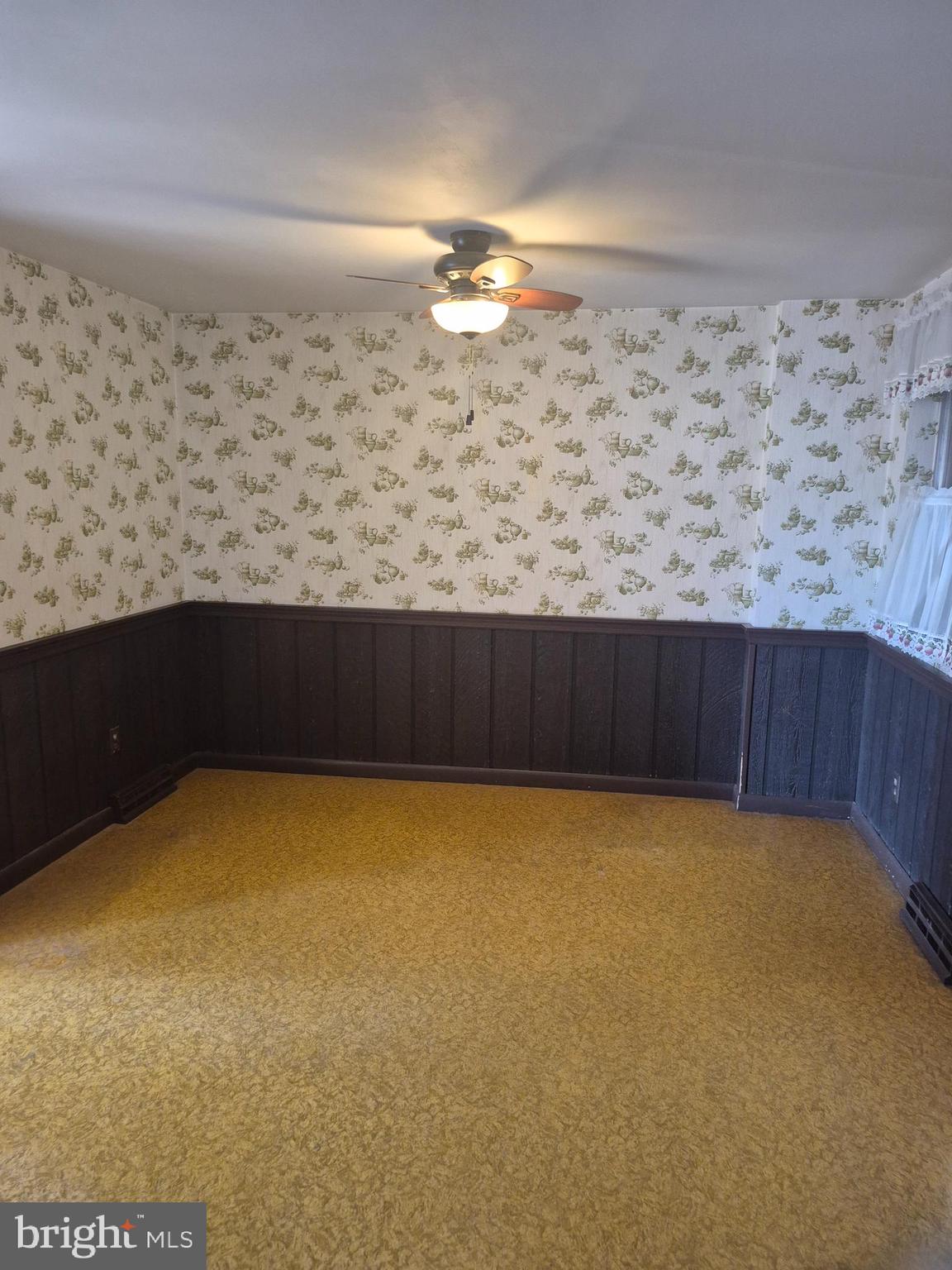 MONTROSE MANOR - Residential