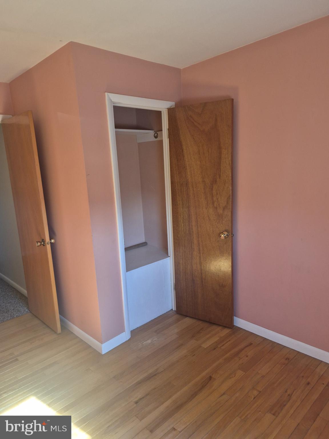 MONTROSE MANOR - Residential