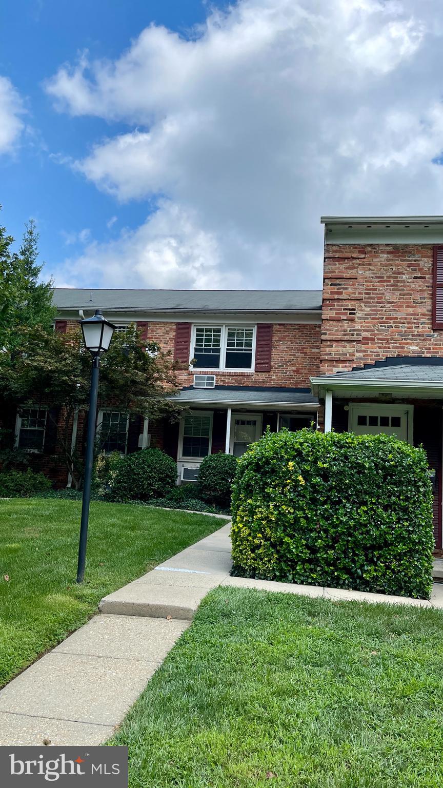 Prime location! Close to Rockville & Twinbrook METROs. Shopping, restaurant & convenience at your
doorstep. Updated kitchen, new gas cooking. Nice views of the courtyard from this 2nd level home.
Hardwood floors and new painting throughout. Condo fee include gas, water, trash, heat, CAM & more.
Washer/Dryer in unit. Reserved parking & extra storage. Pet friendly community.