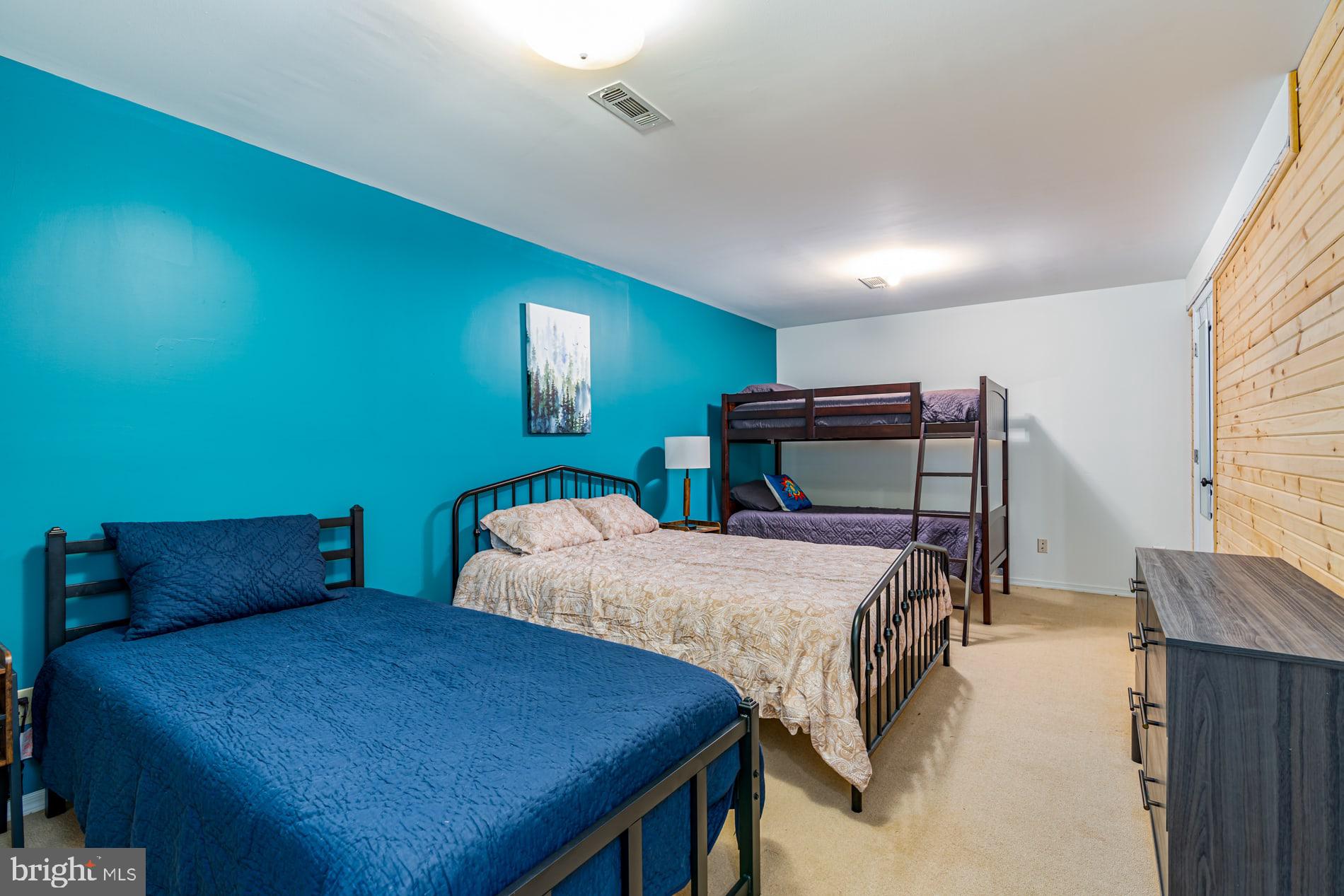 COLONIAL VILLAGE - Residential