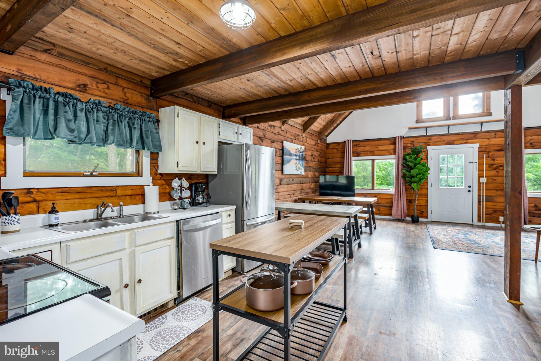 COLONIAL VILLAGE - Residential