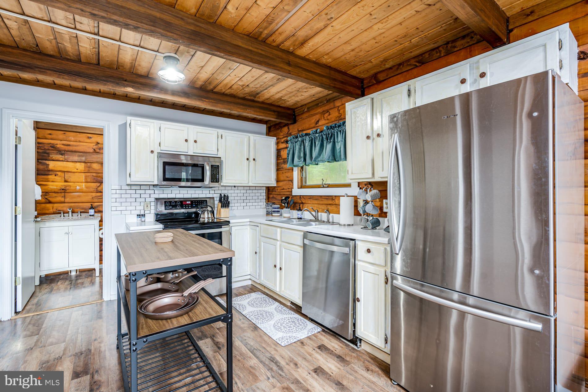 COLONIAL VILLAGE - Residential