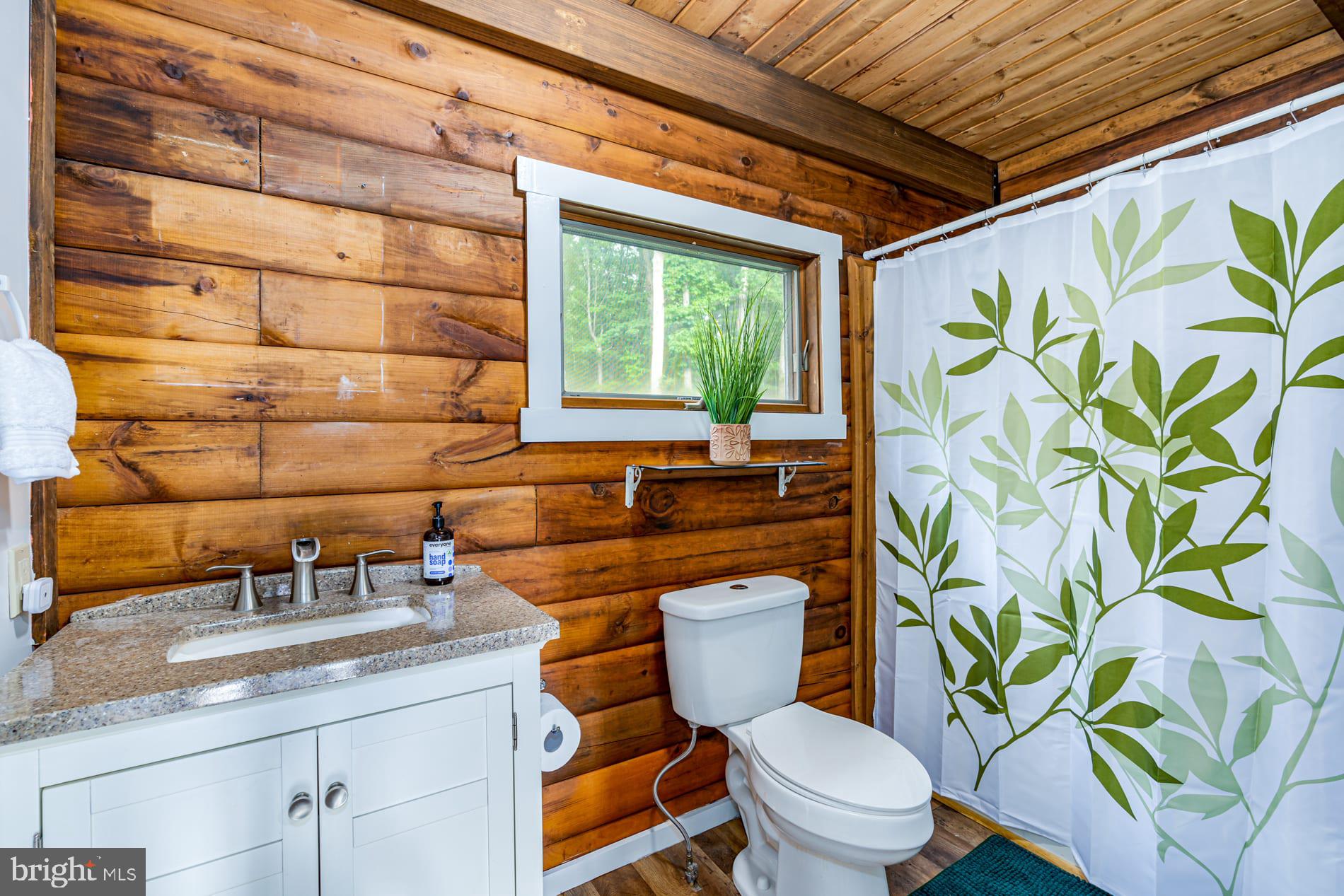 COLONIAL VILLAGE - Residential