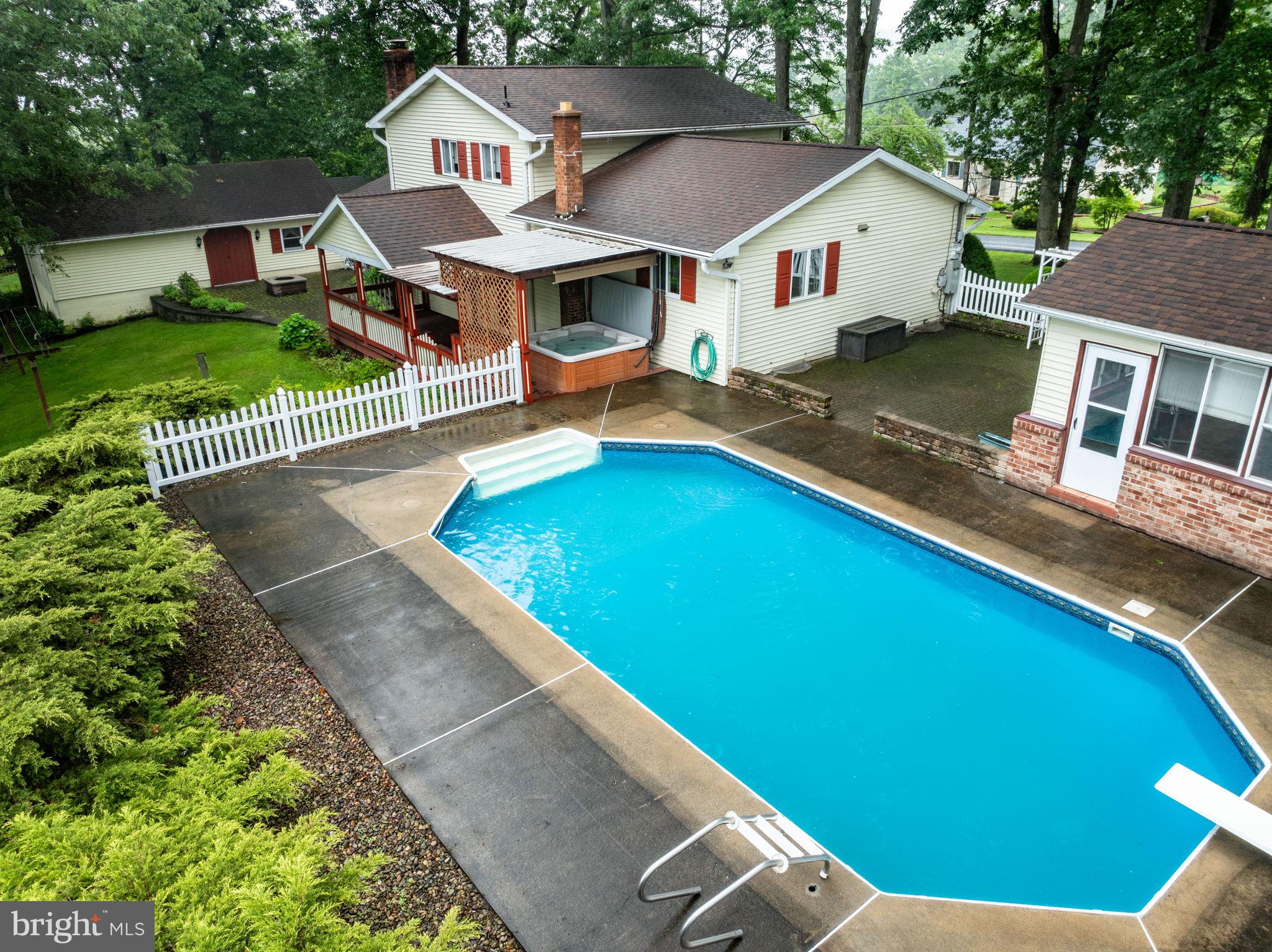 1056 WOODLAND DRIVE