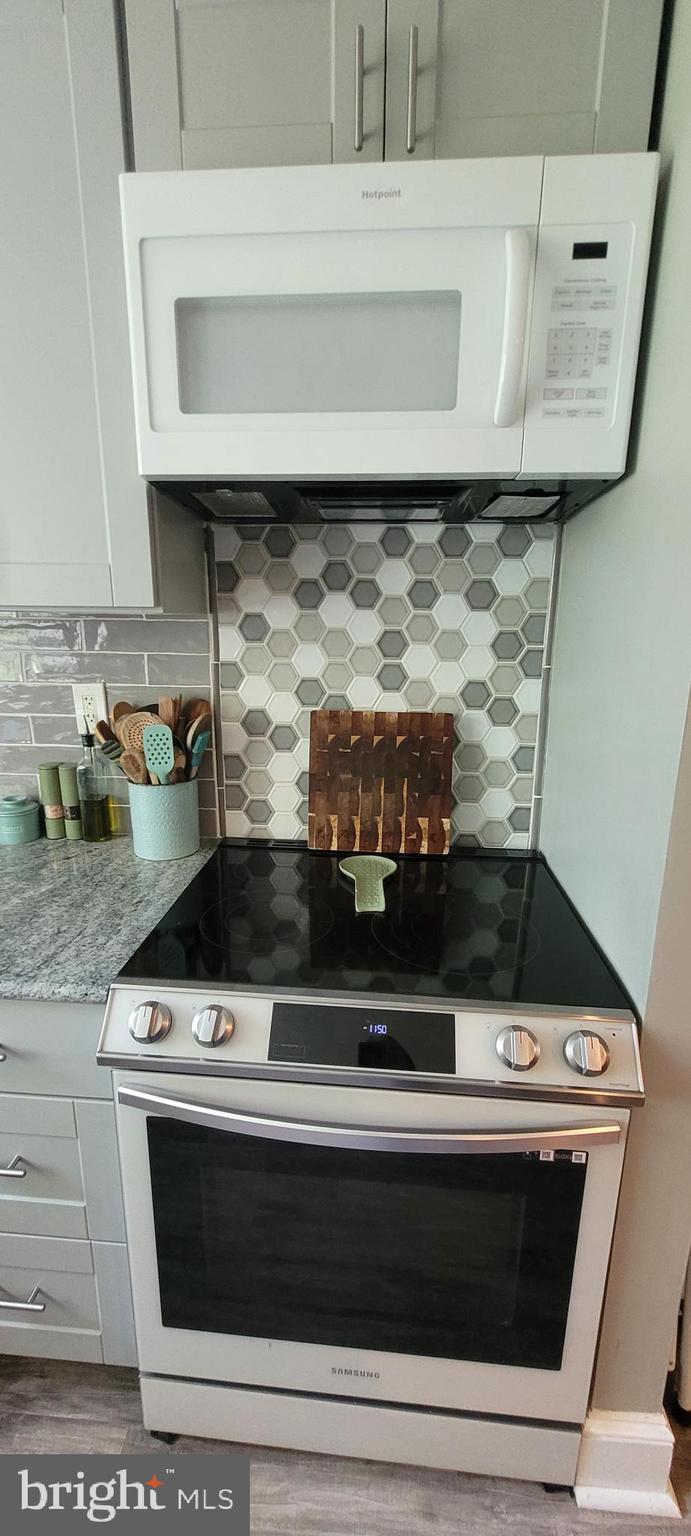 JEFFERSONVILLE - Residential