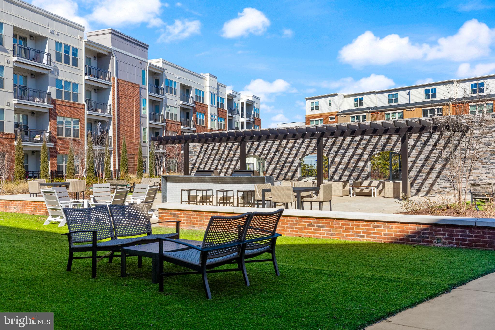 BOULEVARD VI TOWNS - Residential