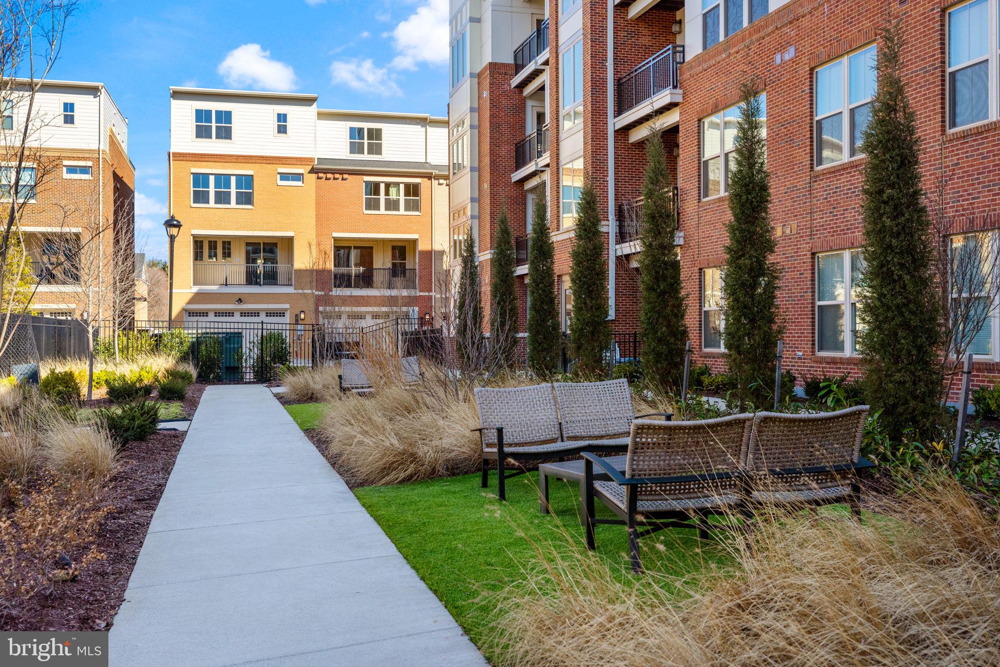 BOULEVARD VI TOWNS - Residential