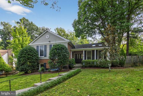 Photo of 9803 Raleigh Tavern Court, BETHESDA, MD 20814 (MLS # MDMC2200896)