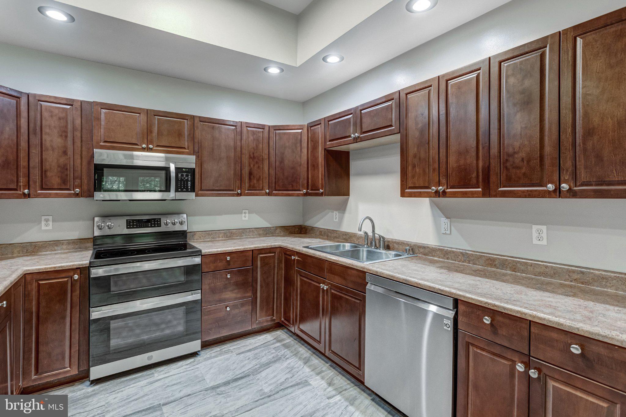 BELL TRACT LAKE JACKSON - Residential