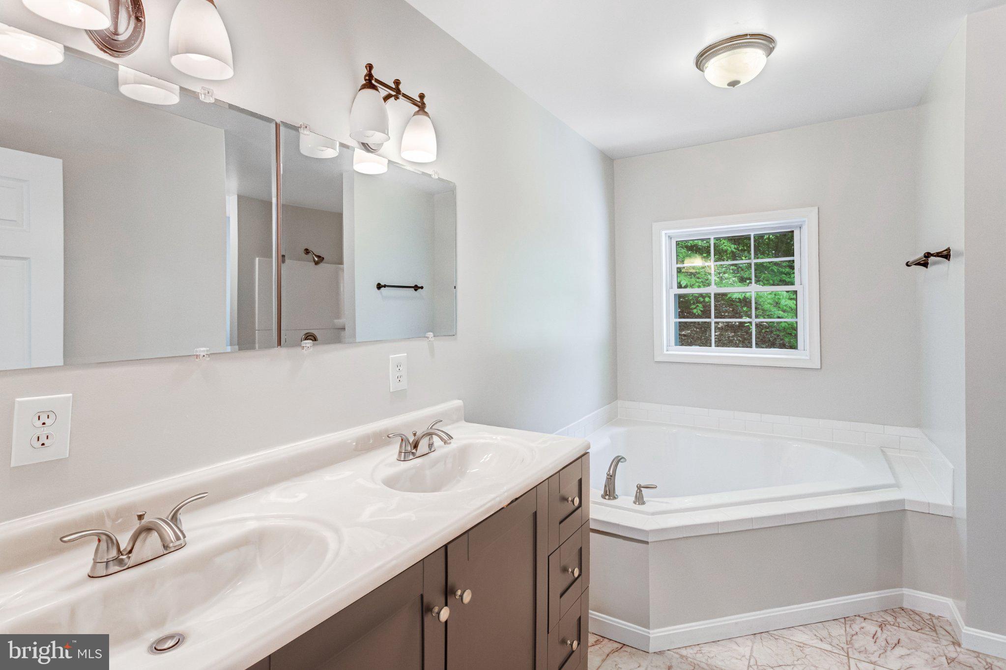 BELL TRACT LAKE JACKSON - Residential