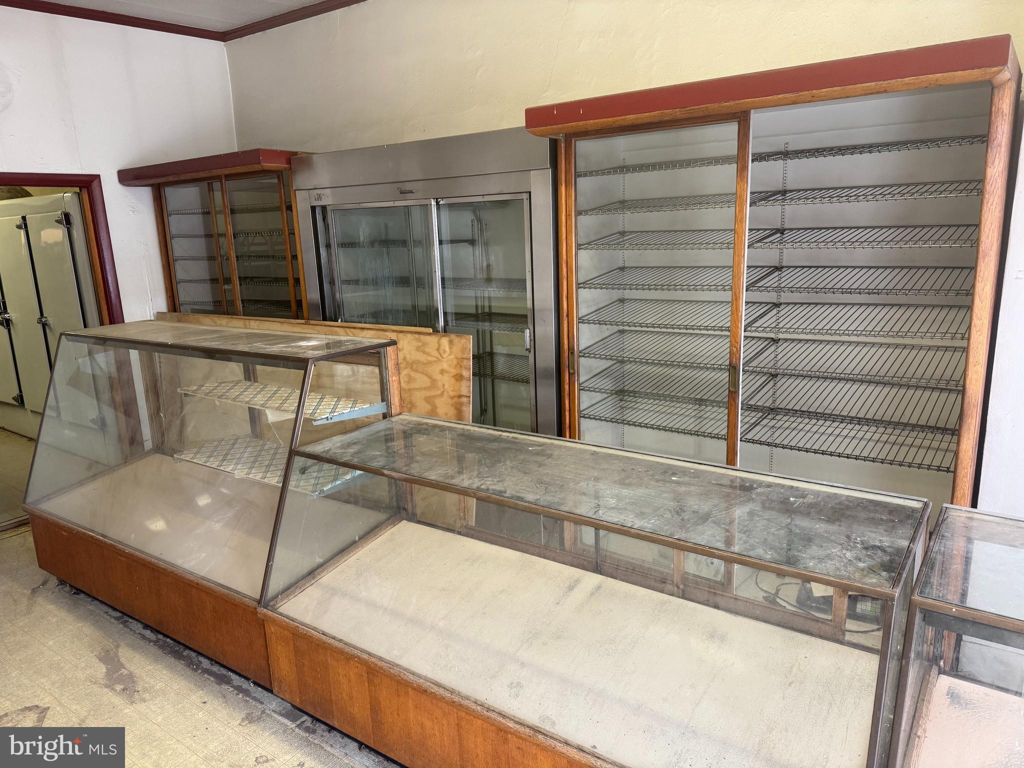 PORT RICHMOND - Commercial Sale