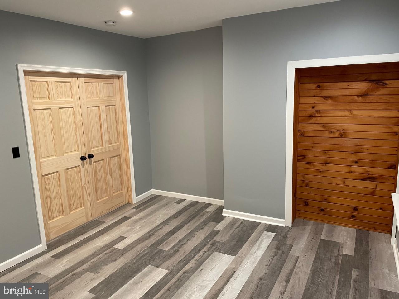 PORT RICHMOND - Commercial Sale