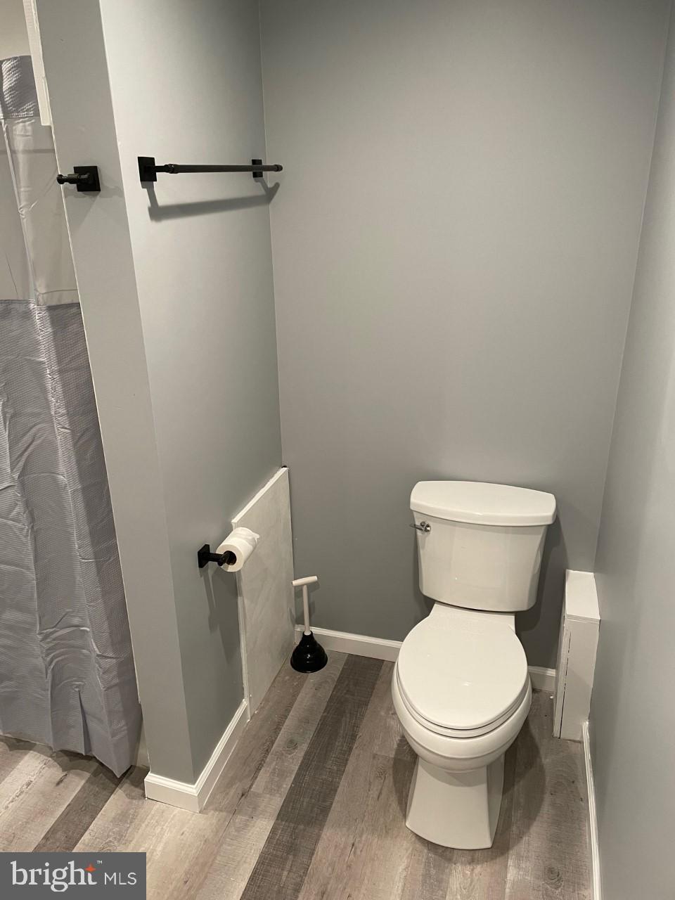 PORT RICHMOND - Commercial Sale