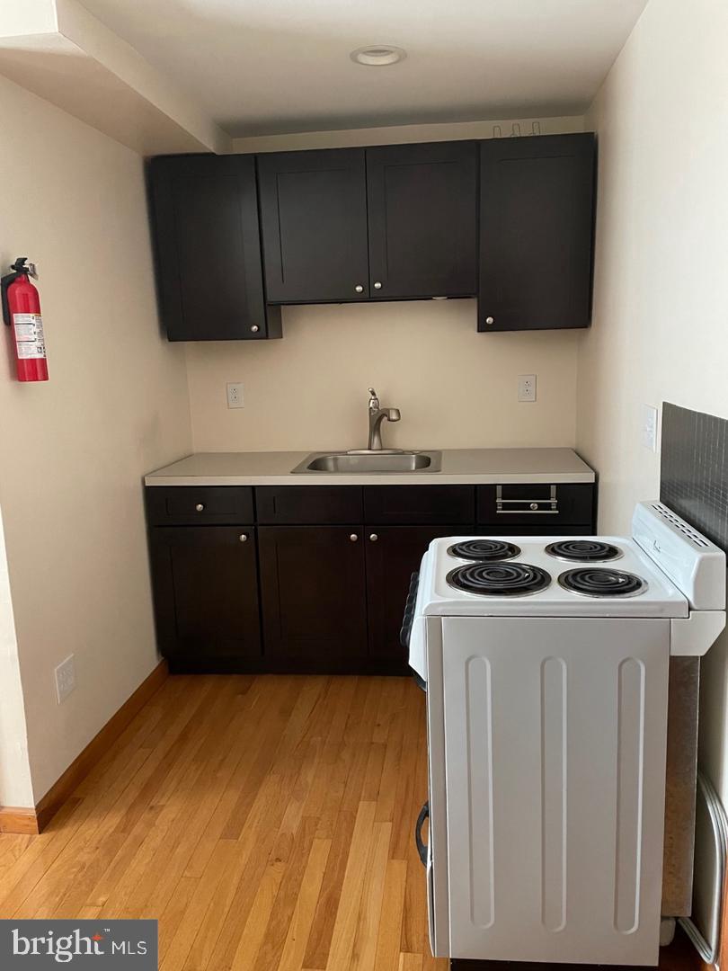 PORT RICHMOND - Commercial Sale