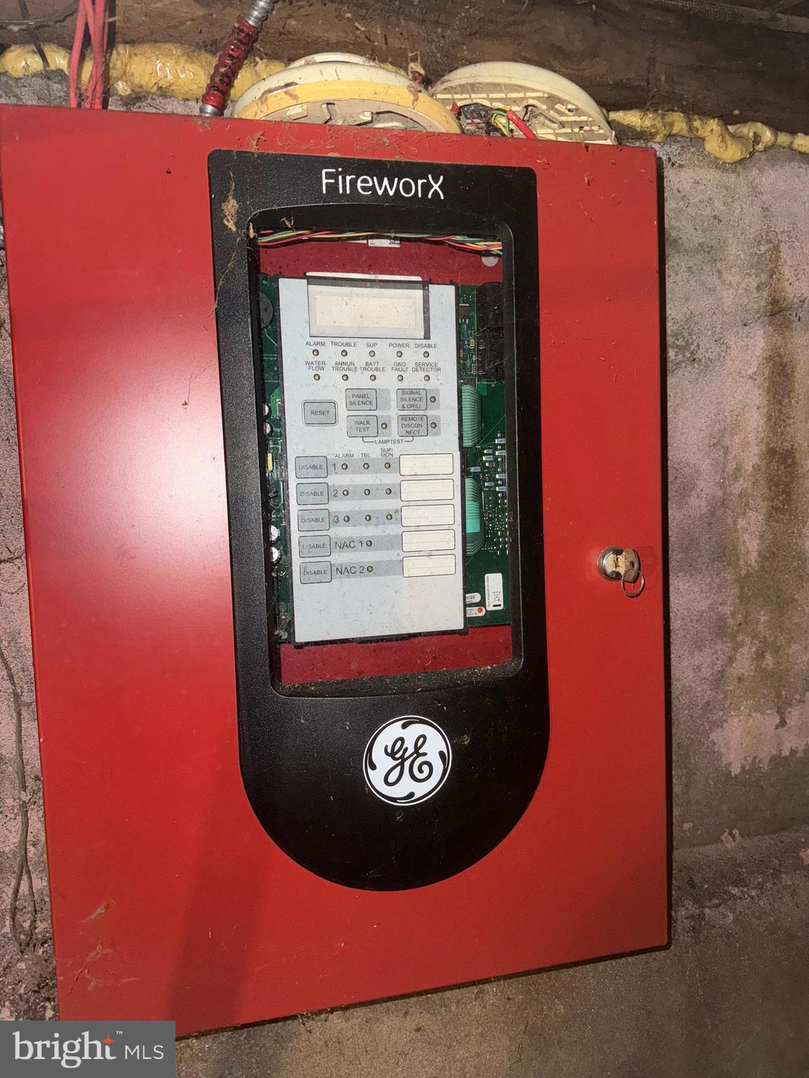 PORT RICHMOND - Commercial Sale