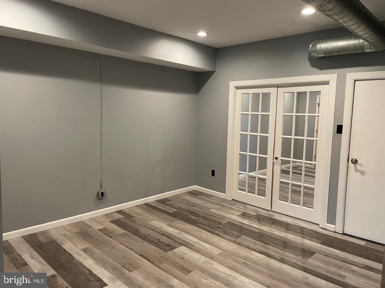 PORT RICHMOND - Commercial Sale