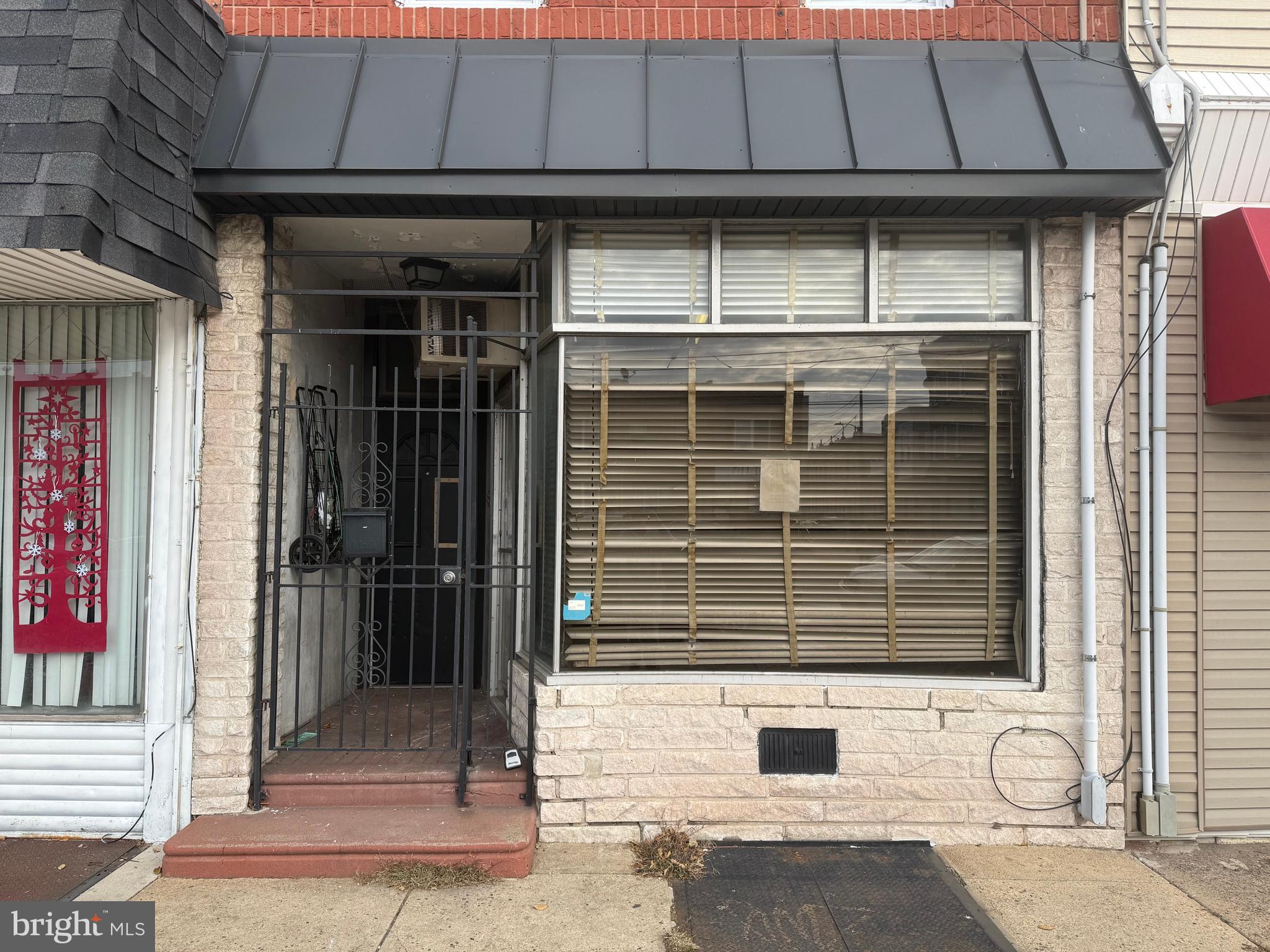 PORT RICHMOND - Commercial Sale