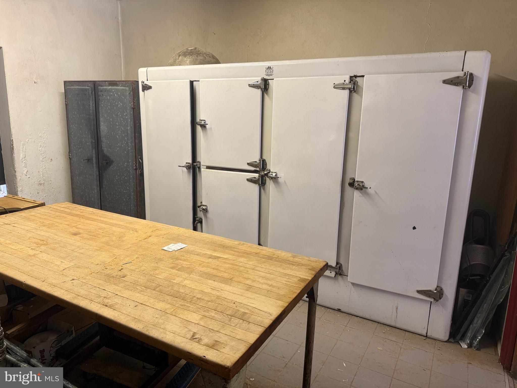 PORT RICHMOND - Commercial Sale