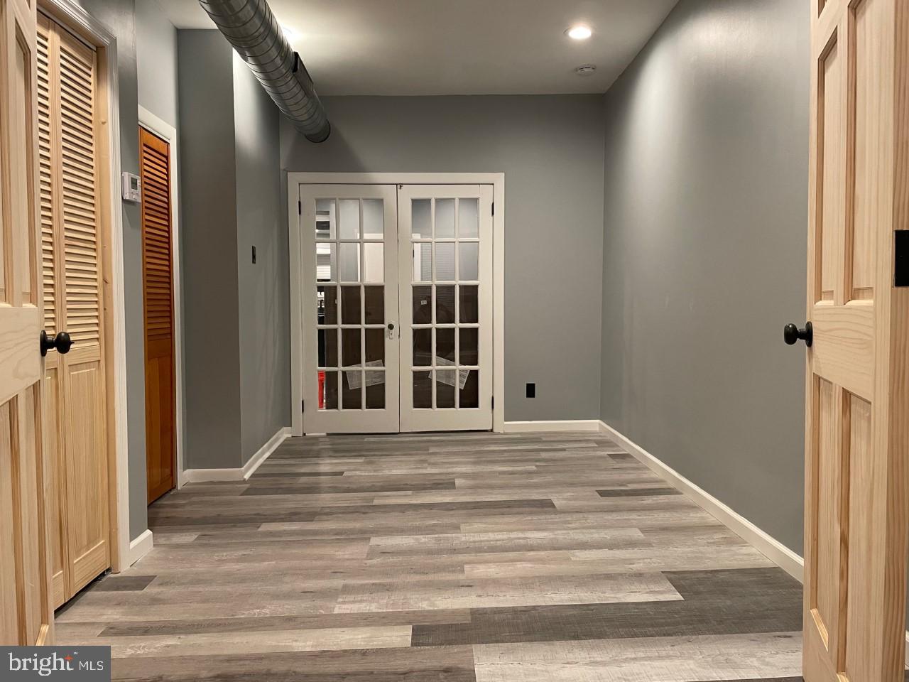 PORT RICHMOND - Commercial Sale