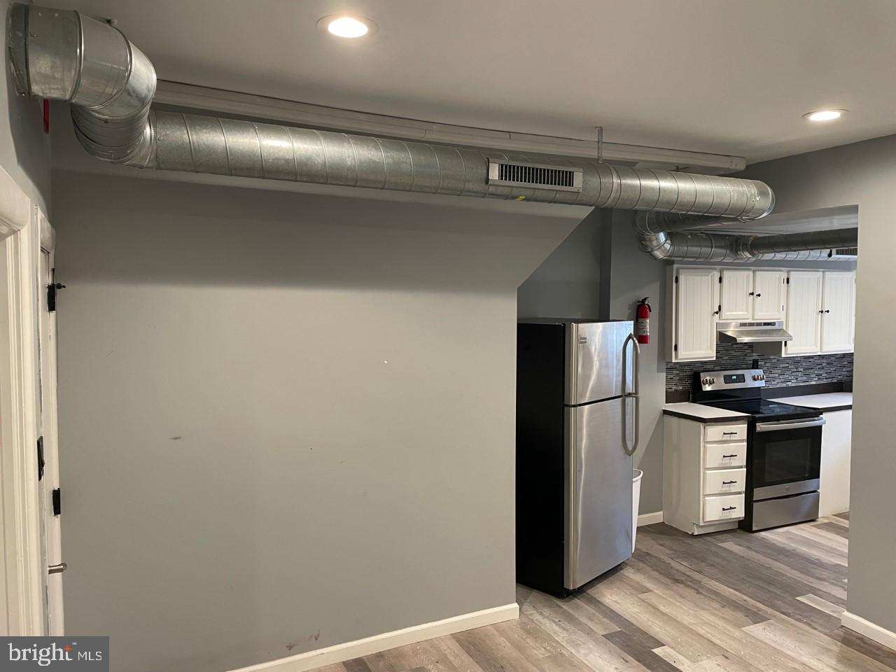 PORT RICHMOND - Commercial Sale