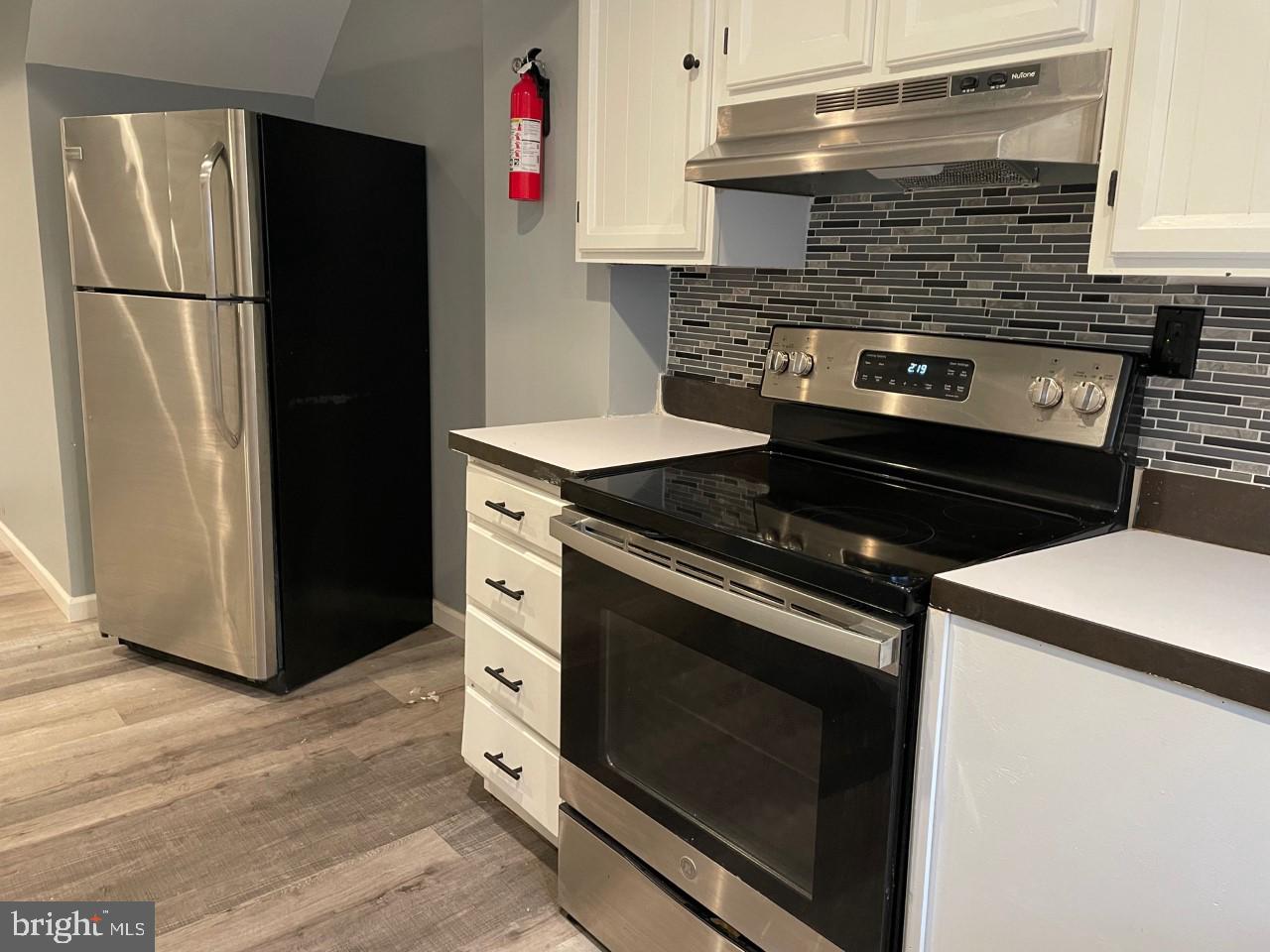 PORT RICHMOND - Commercial Sale