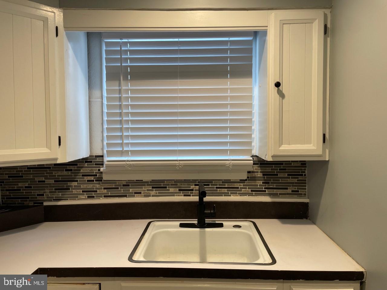 PORT RICHMOND - Commercial Sale