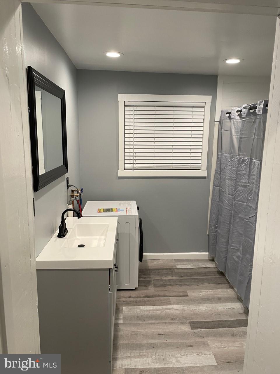 PORT RICHMOND - Commercial Sale