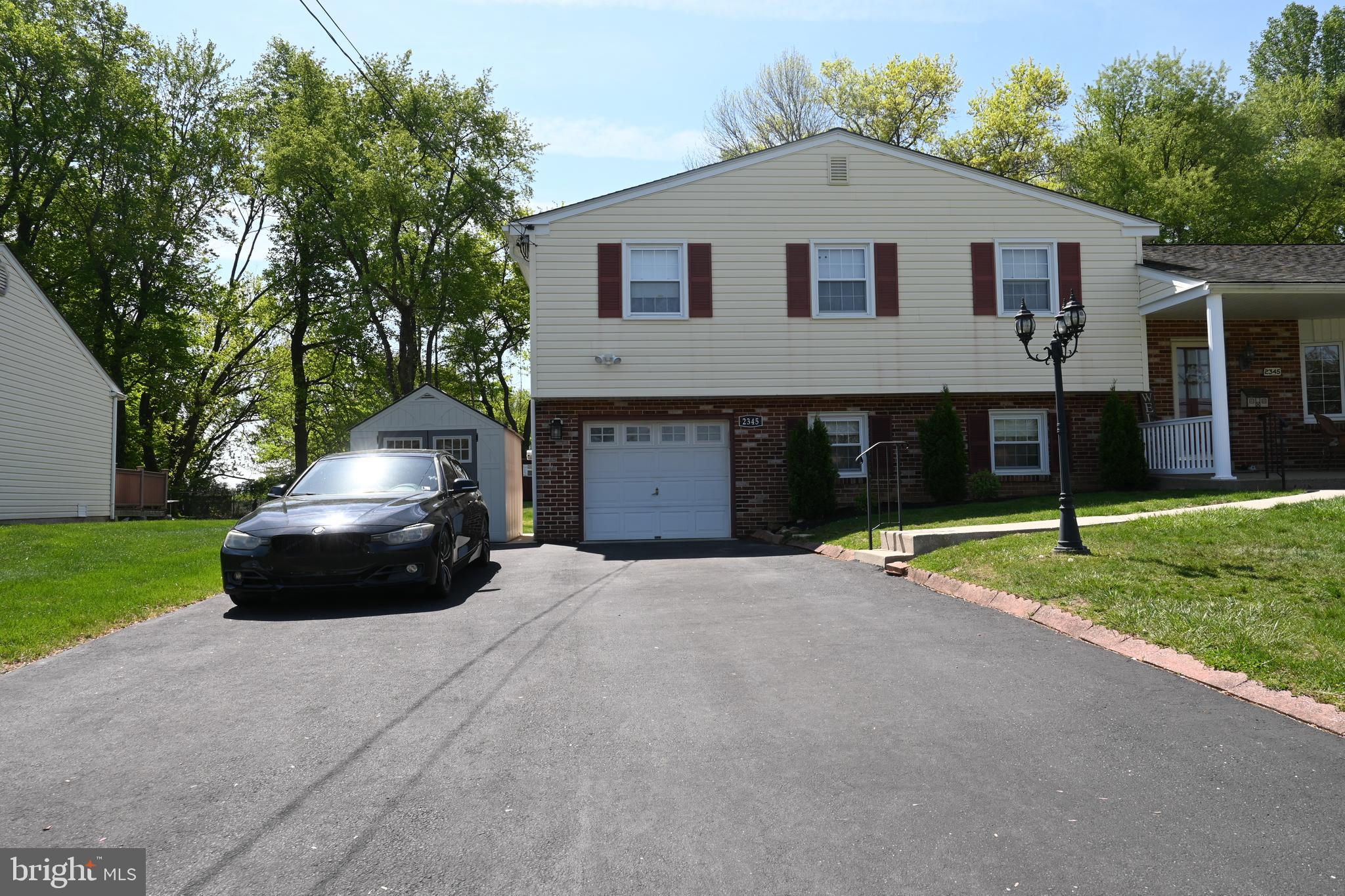 VILLAGE GREEN KNOLL - Residential