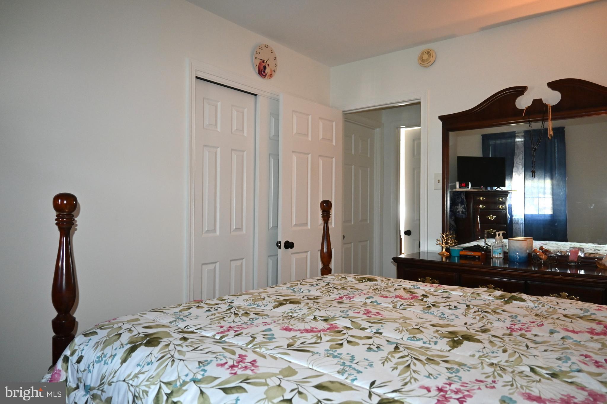 VILLAGE GREEN KNOLL - Residential