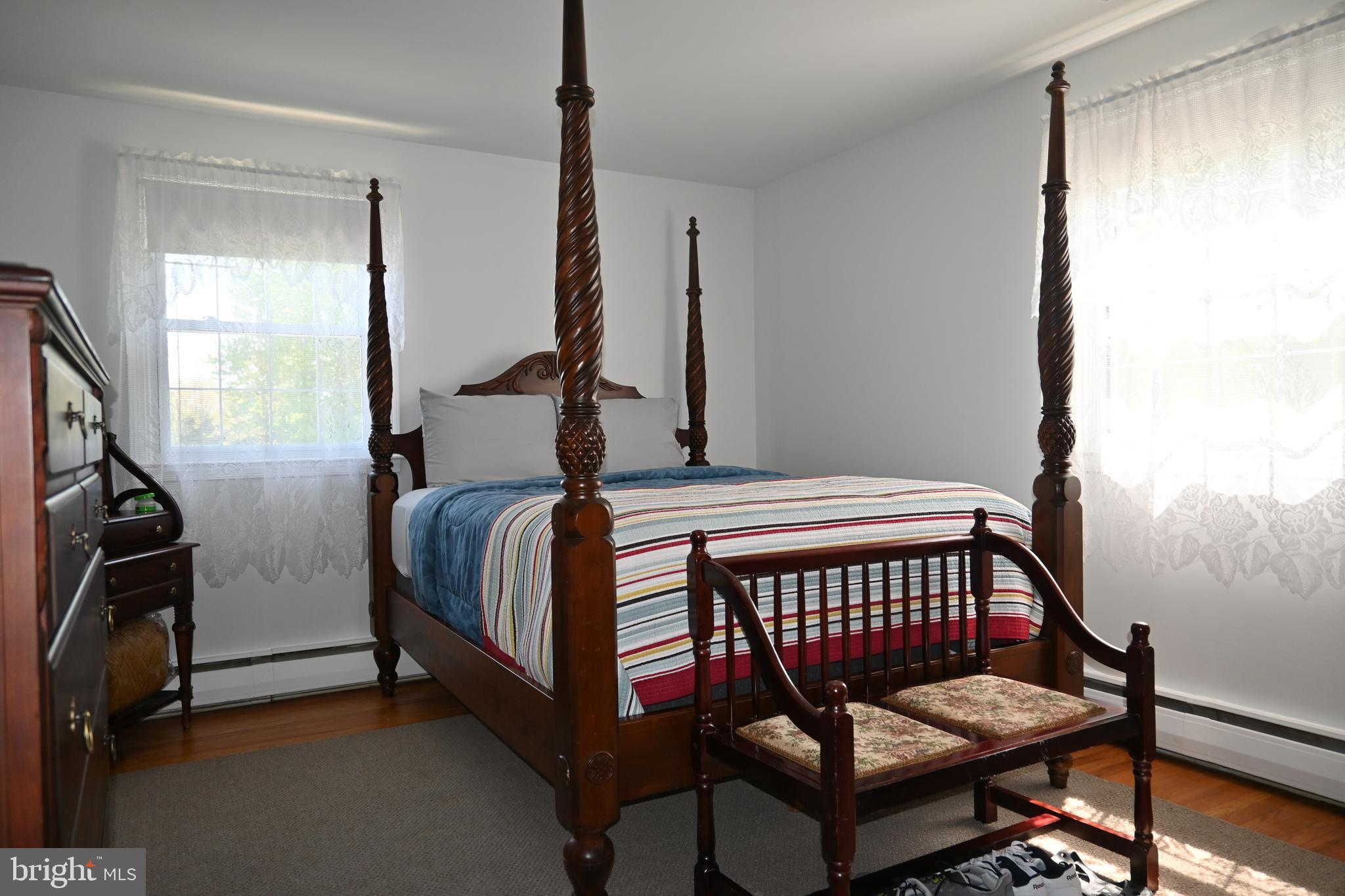 VILLAGE GREEN KNOLL - Residential