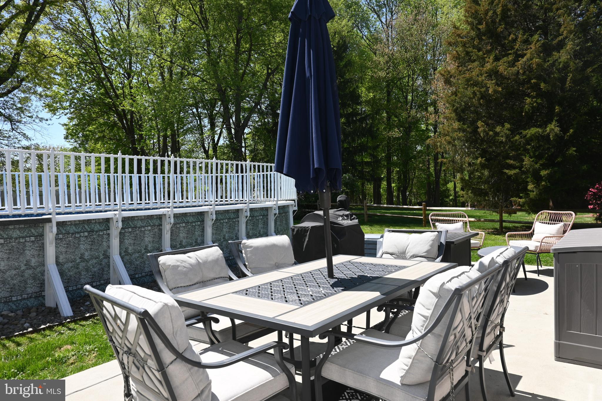 VILLAGE GREEN KNOLL - Residential