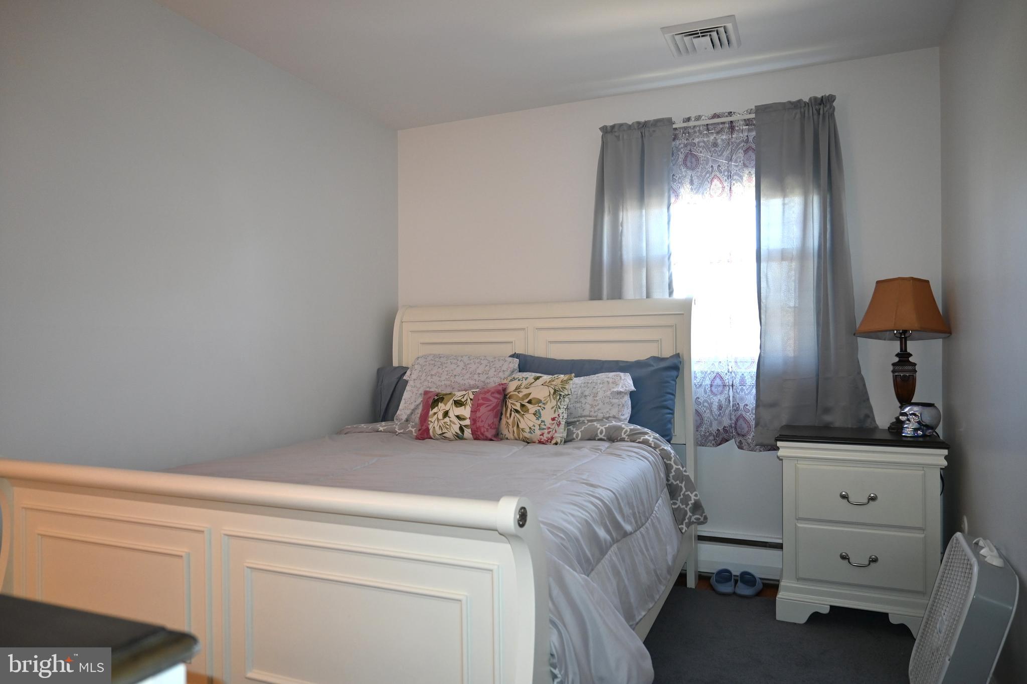 VILLAGE GREEN KNOLL - Residential