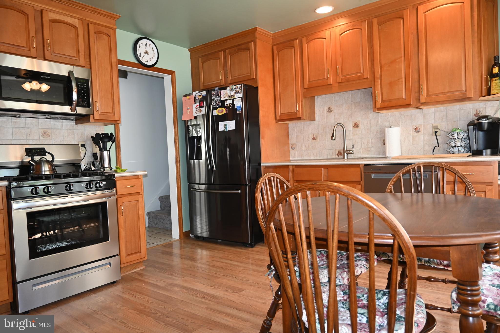 VILLAGE GREEN KNOLL - Residential