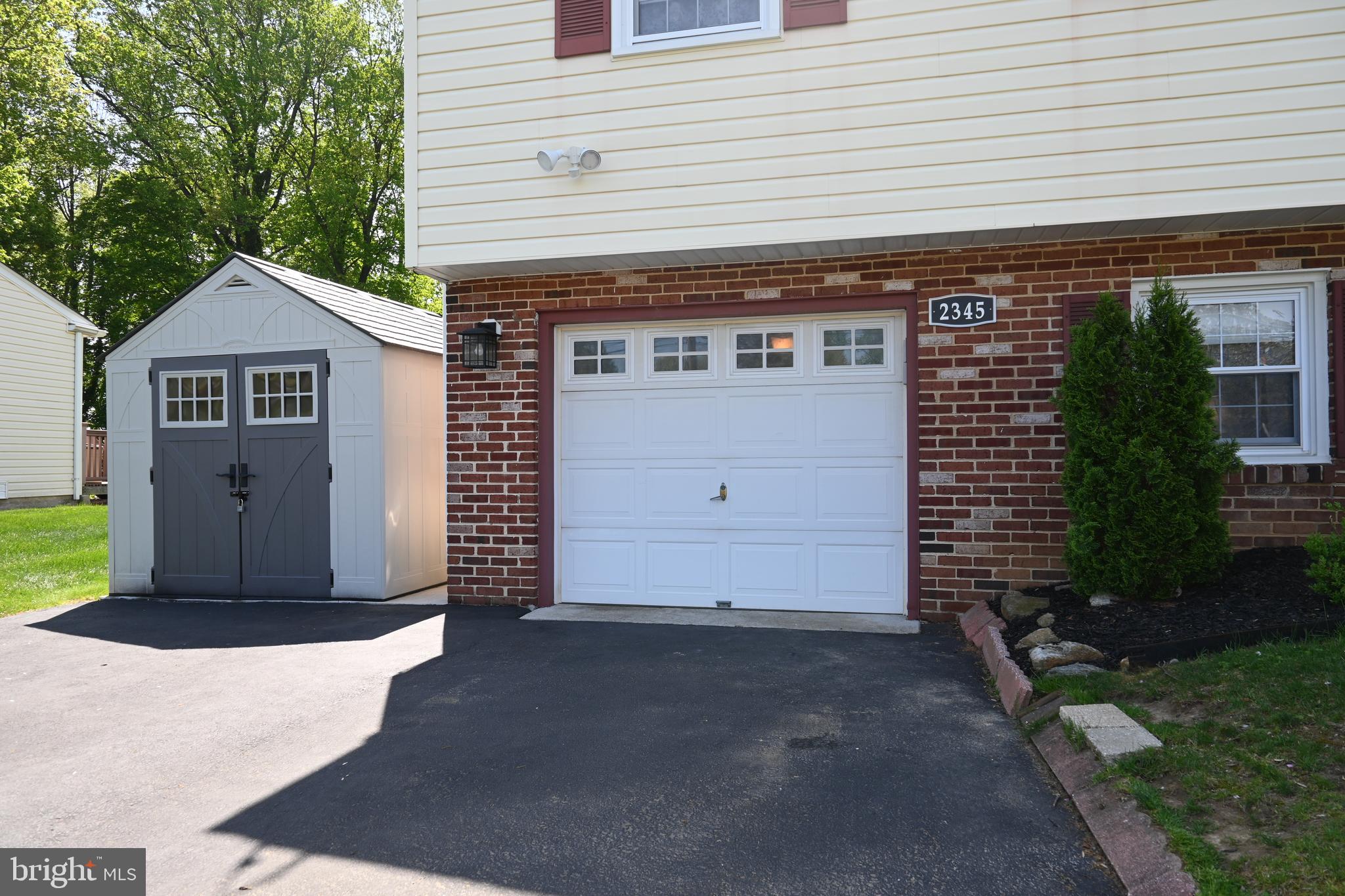 VILLAGE GREEN KNOLL - Residential