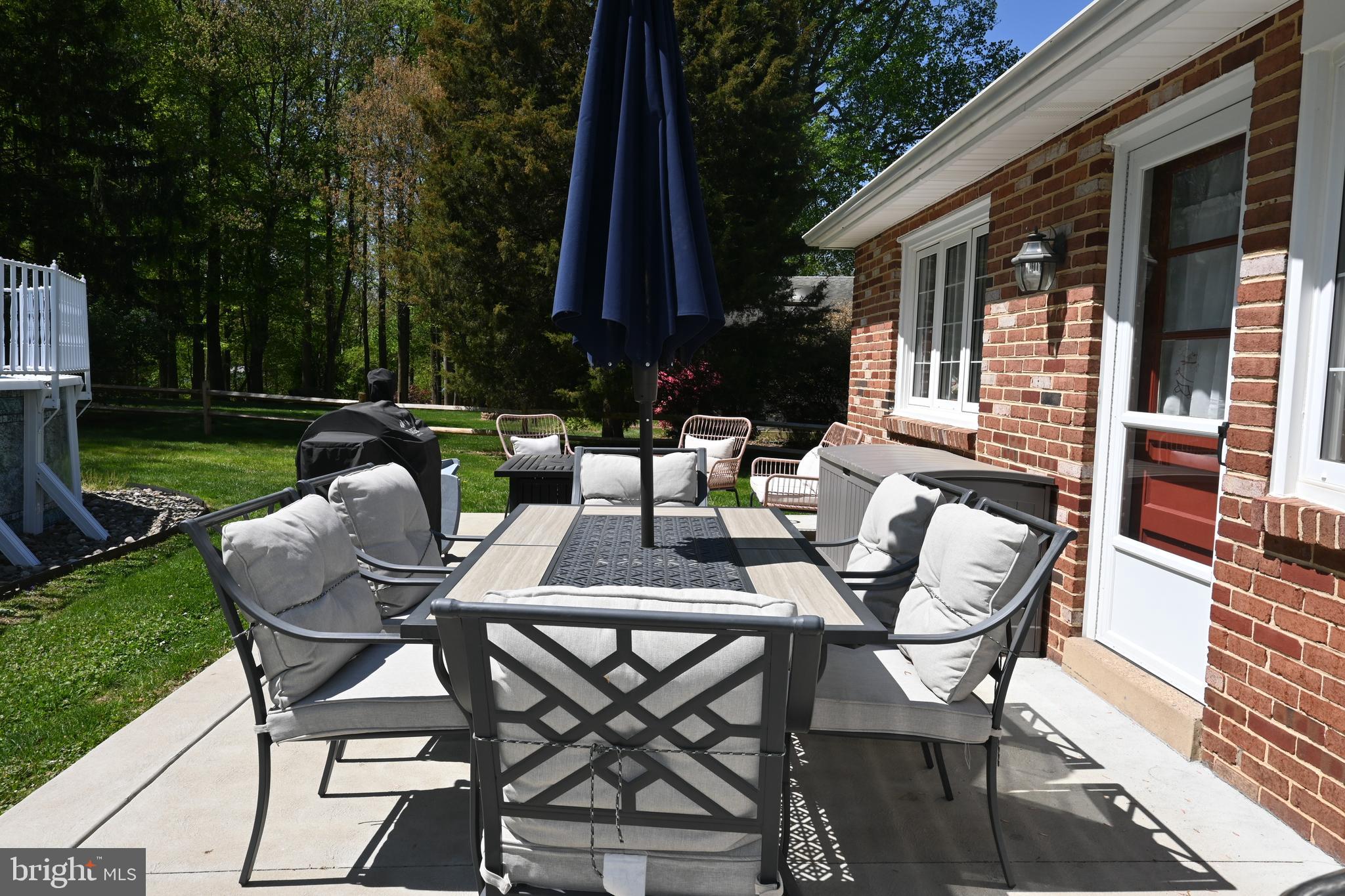 VILLAGE GREEN KNOLL - Residential