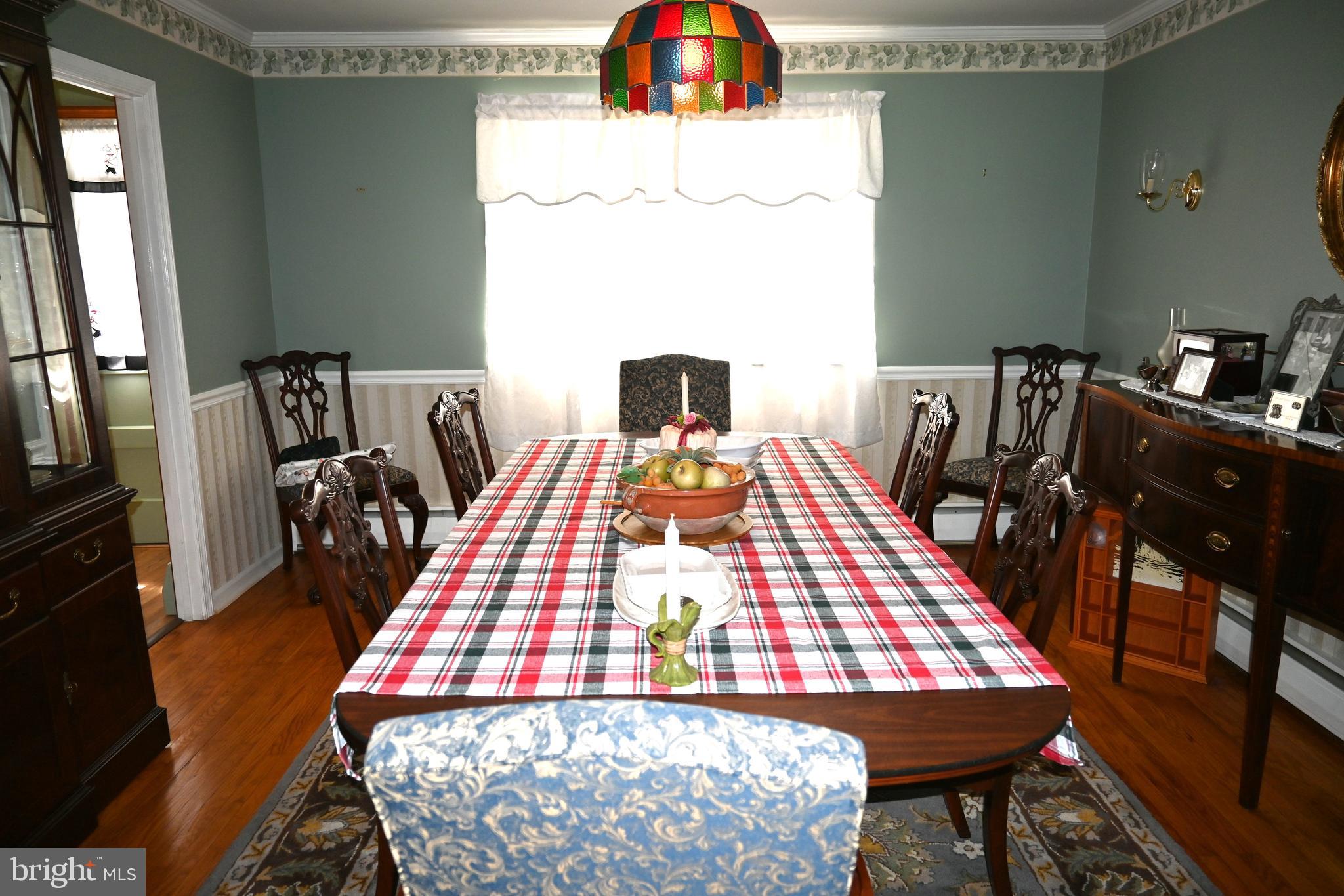 VILLAGE GREEN KNOLL - Residential