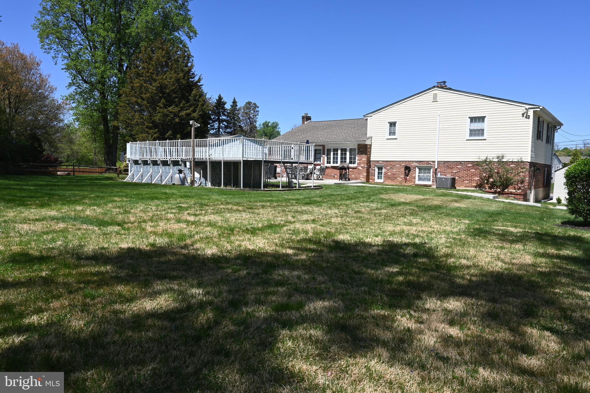 VILLAGE GREEN KNOLL - Residential