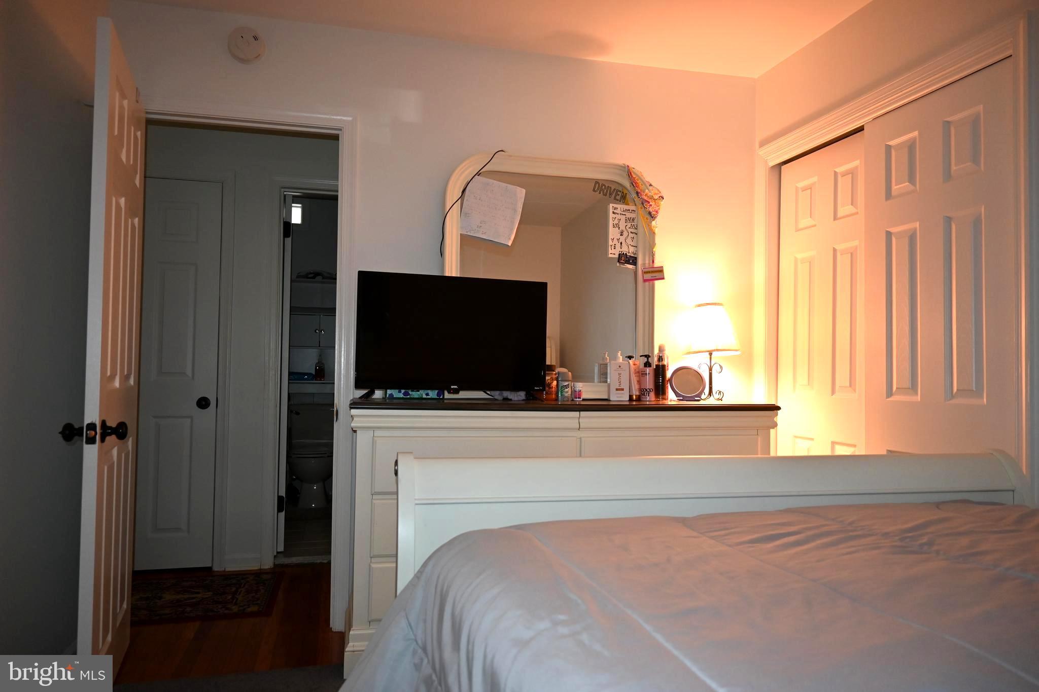 VILLAGE GREEN KNOLL - Residential
