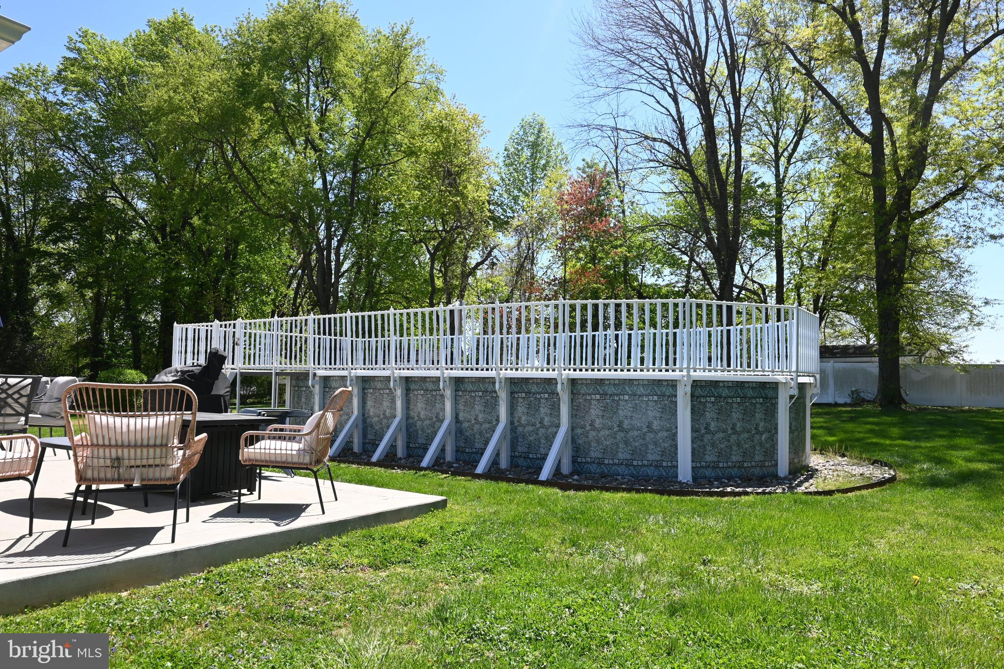 VILLAGE GREEN KNOLL - Residential