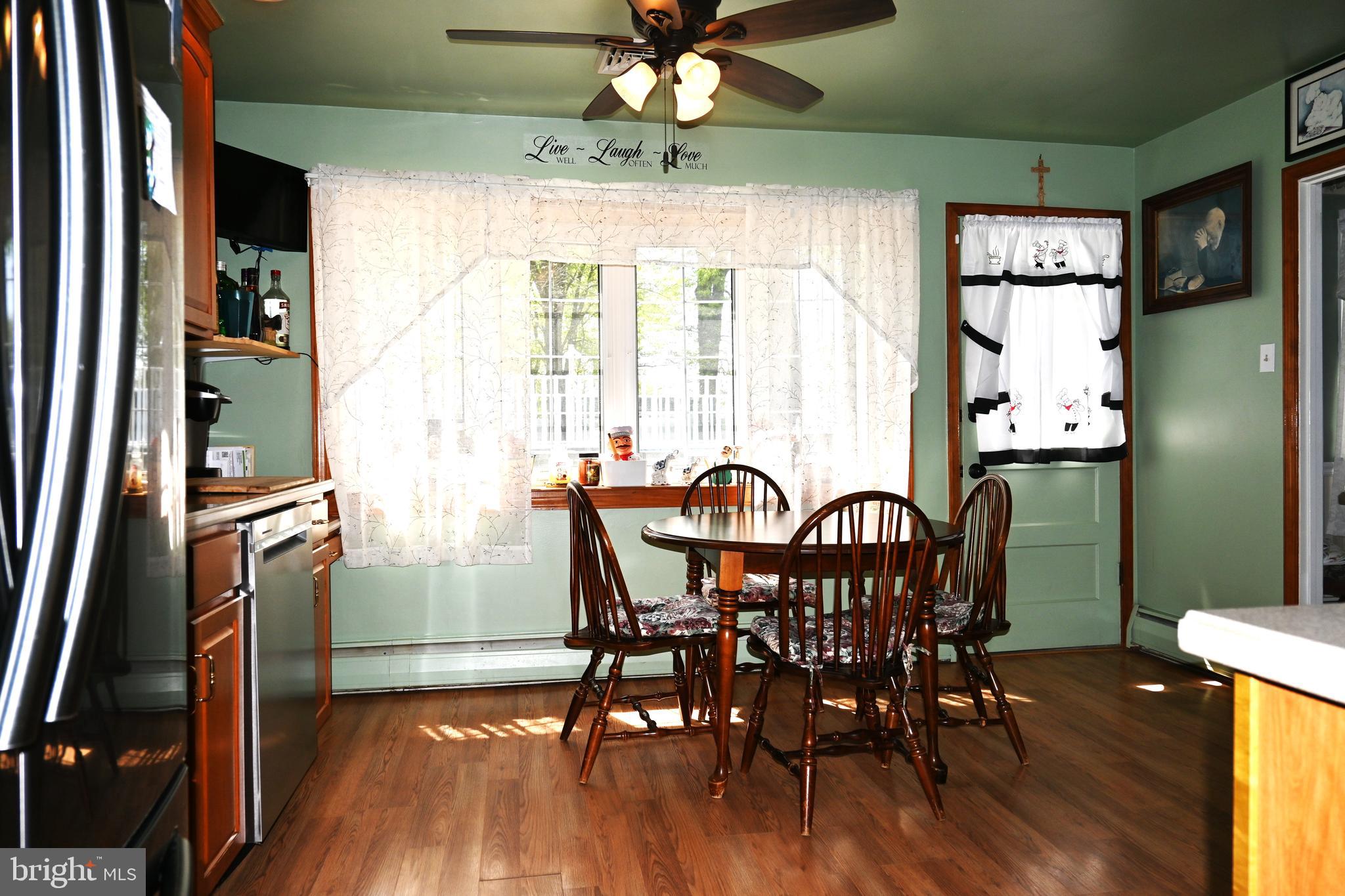 VILLAGE GREEN KNOLL - Residential