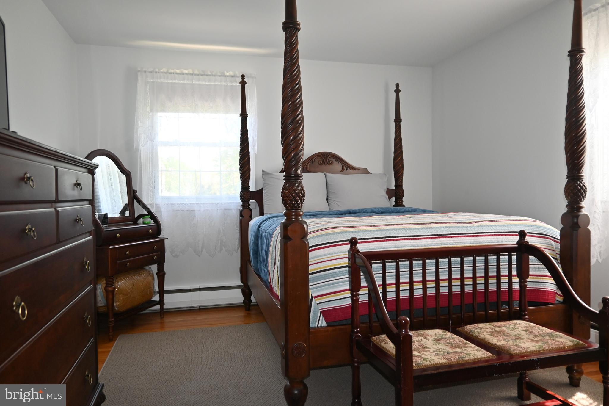 VILLAGE GREEN KNOLL - Residential