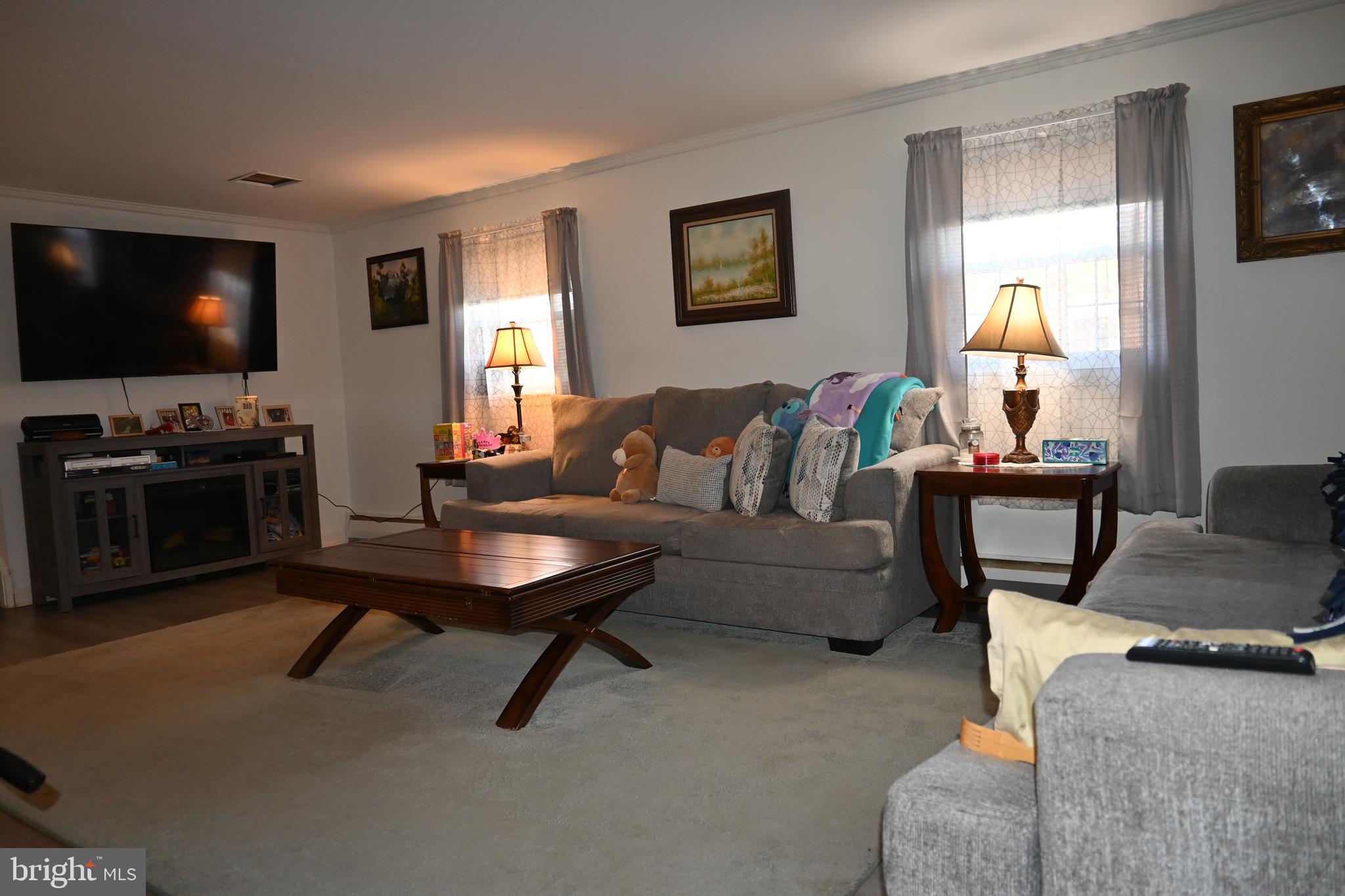 VILLAGE GREEN KNOLL - Residential