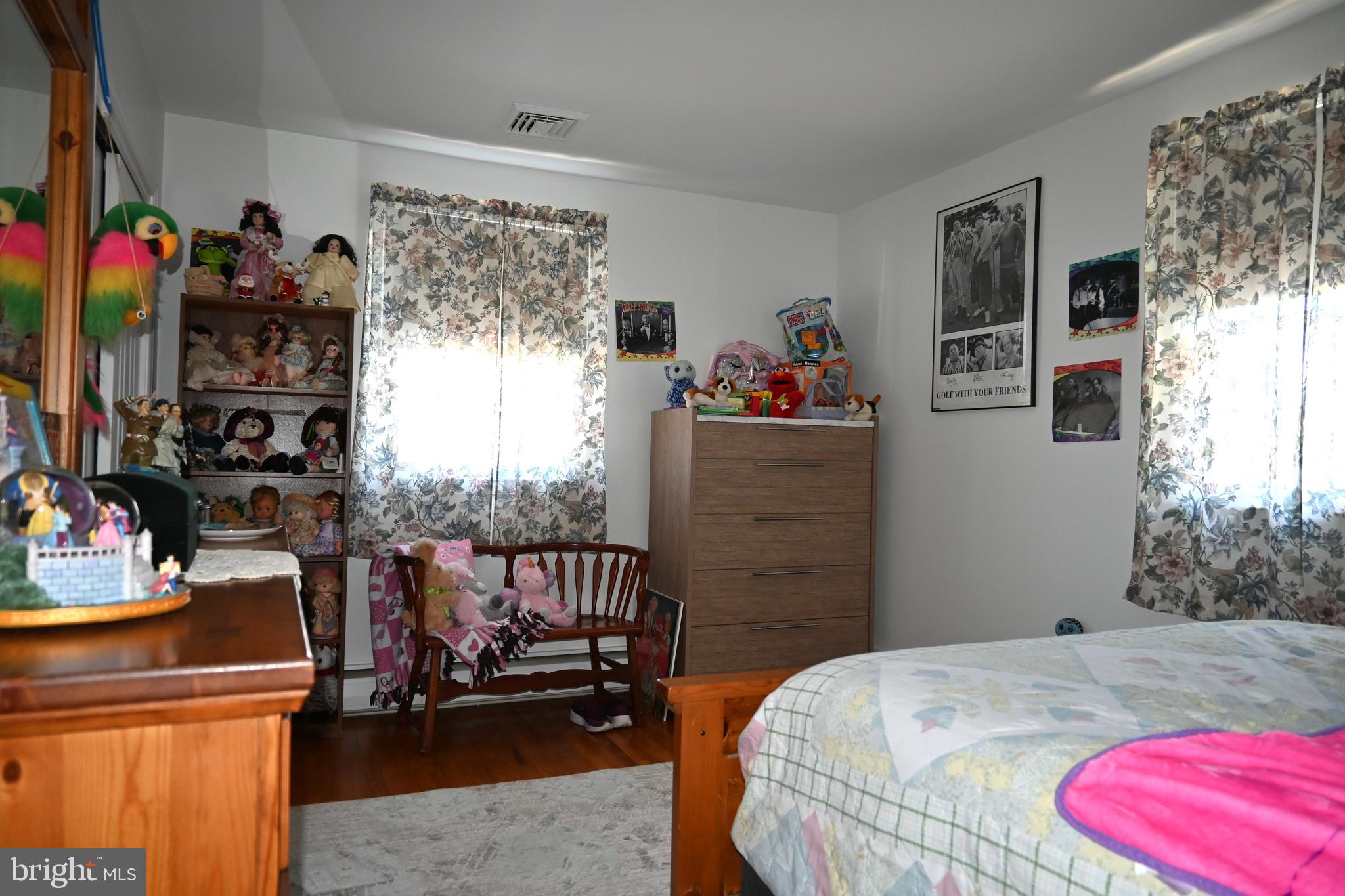 VILLAGE GREEN KNOLL - Residential